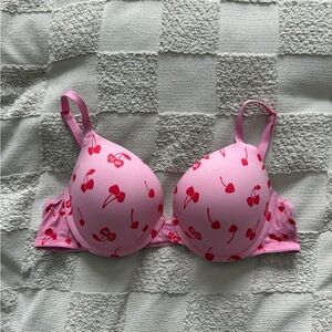 Victoria’s Secret PINK Wear Everywhere Smooth Push-Up Bra – Cherry Print